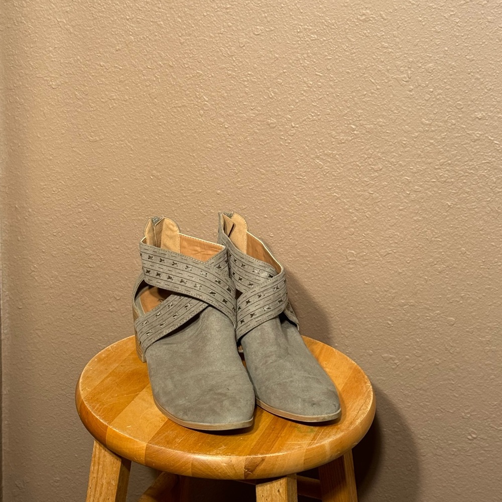 Gray/Green Qupid Ankle Boots